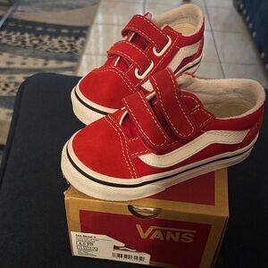 Vans Kids Old Skool Velcro Sneakers in Red and White